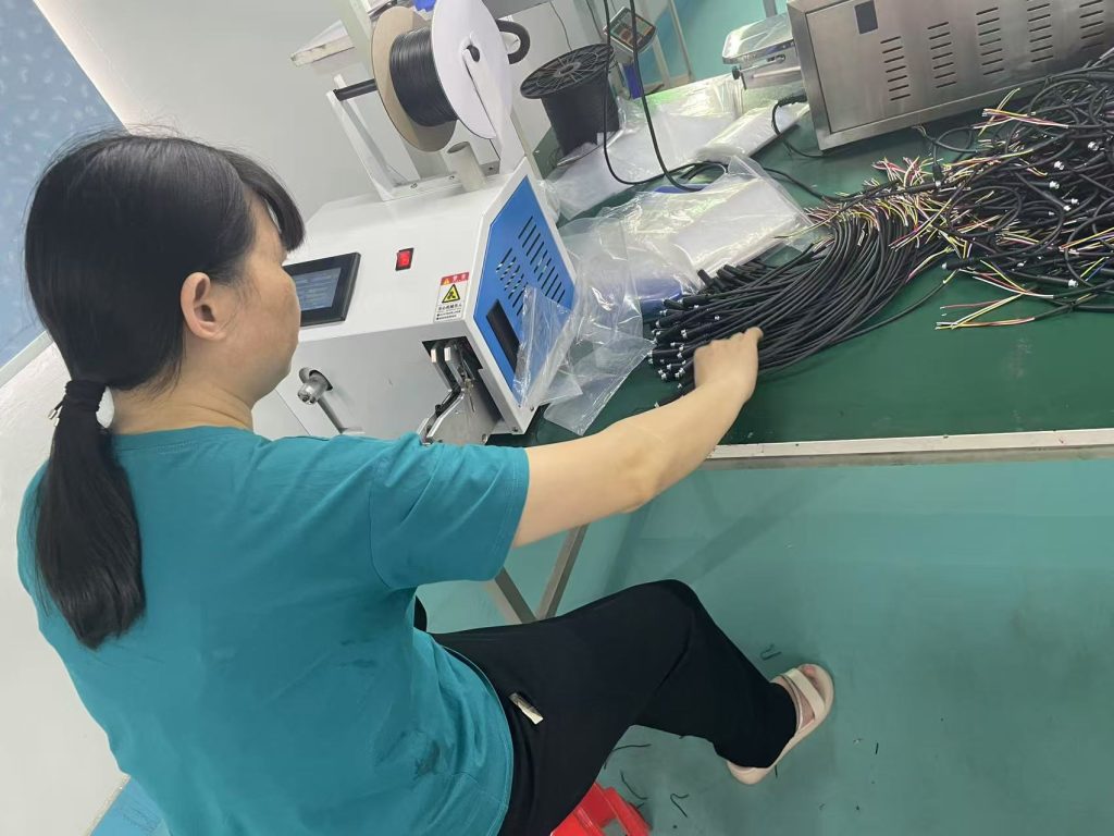 Automatic wire winding machine