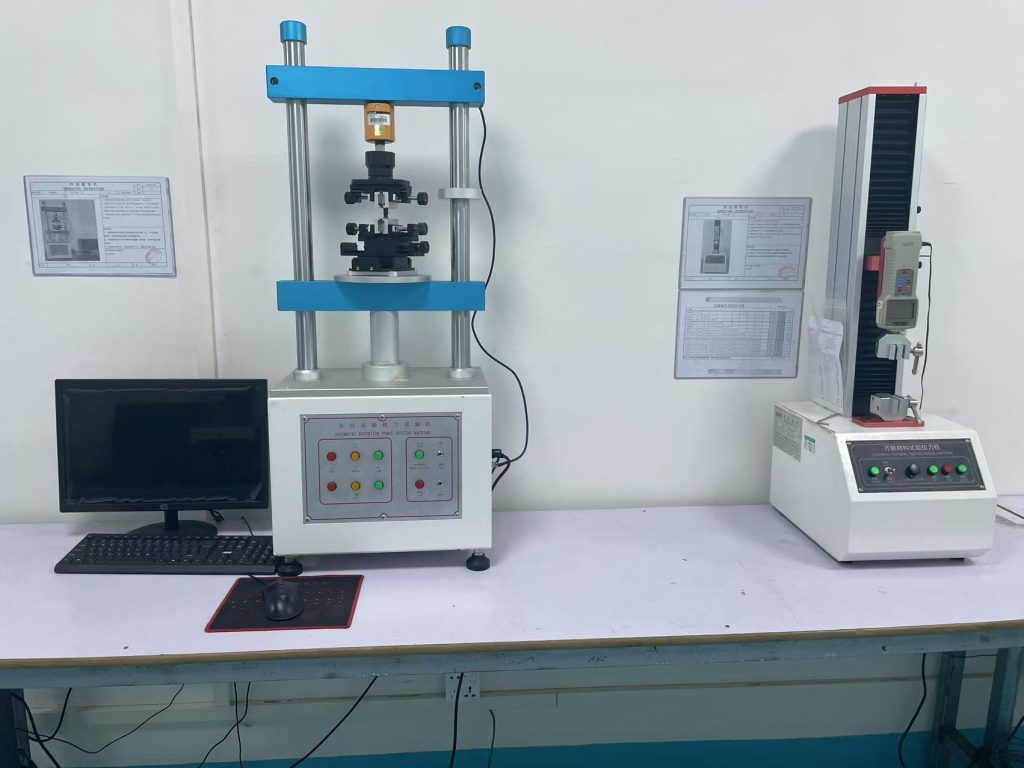Insertion and extraction force testing machine